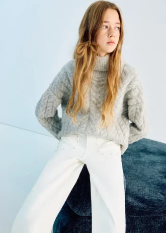 Dżinsy z ćwiekami w kształcie gwiazdy