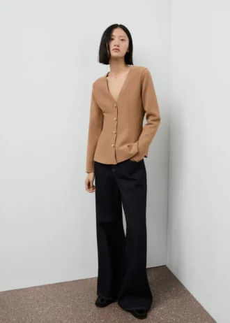 Dopasowana dzianinowa kurtka z guzikami