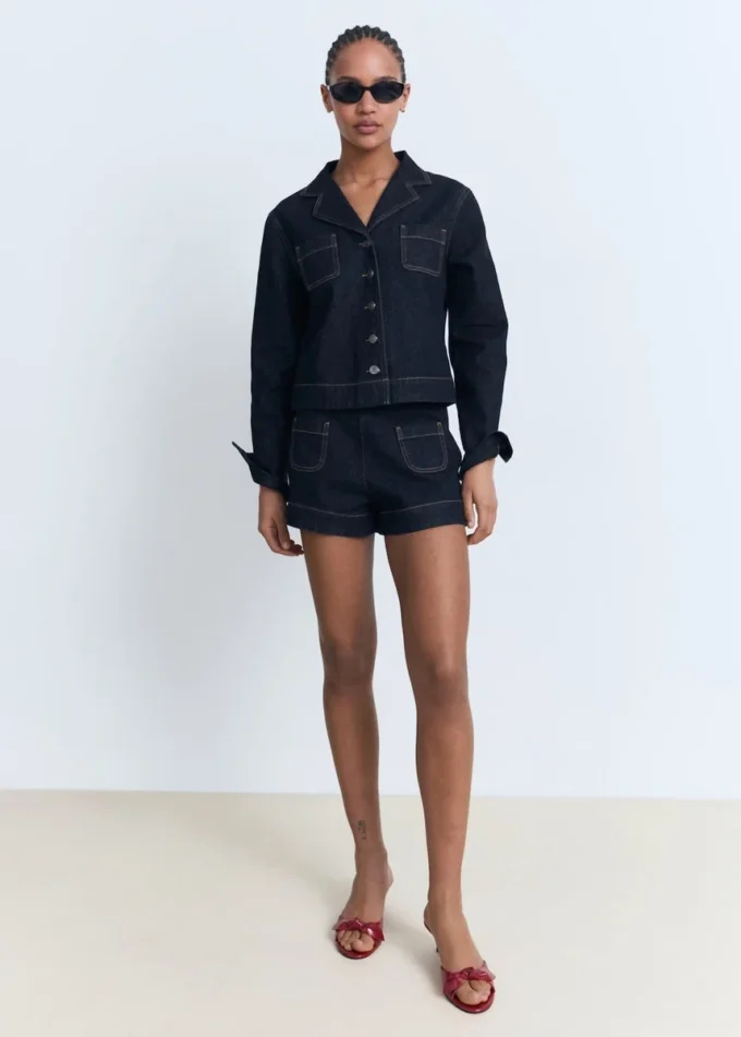 Dopasowana kurtka dżinsowa z kieszeniami Dopasowana kurtka dżinsowa z kieszeniami