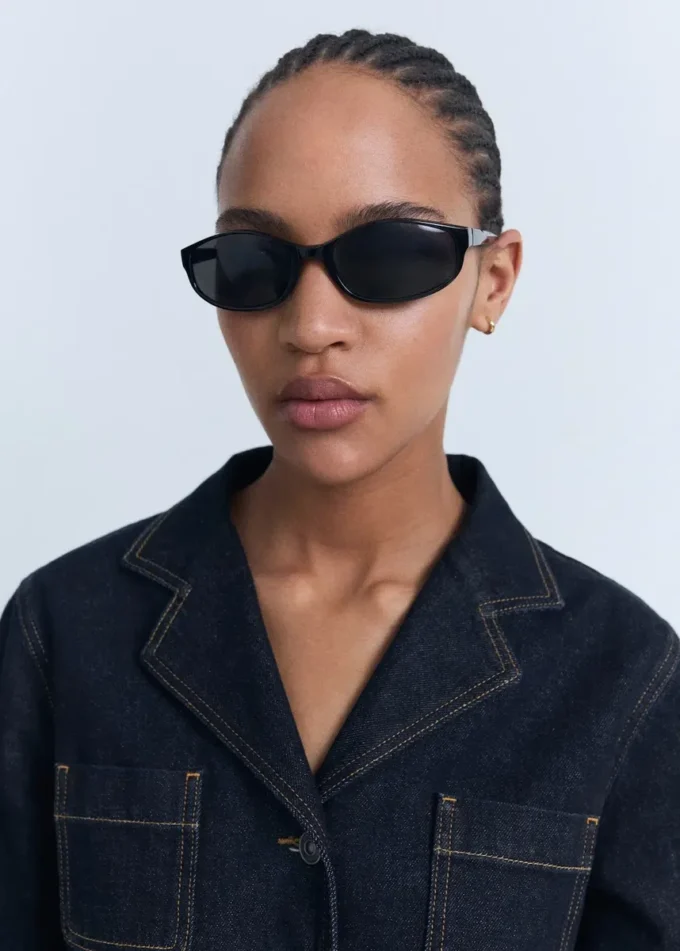 Dopasowana kurtka dżinsowa z kieszeniami Dopasowana kurtka dżinsowa z kieszeniami