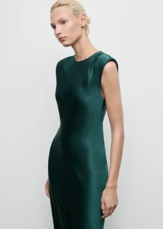 Dopasowana satynowa sukienka