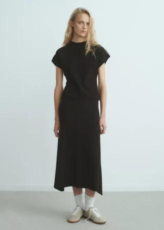 Dopasowany sweter z cienkiej dzianiny