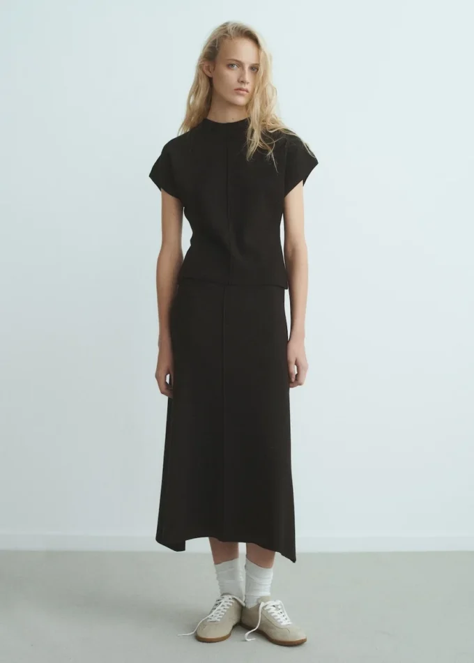 Dopasowany sweter z cienkiej dzianiny Dopasowany sweter z cienkiej dzianiny