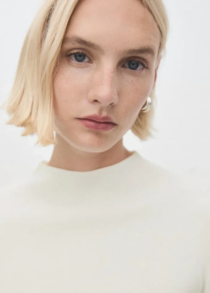 Dopasowany sweter z dekoltem typu perkins Dopasowany sweter z dekoltem typu perkins