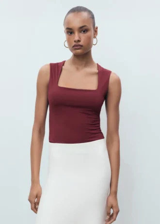 Dopasowany top z szerokimi ramiączkami Dopasowany top z szerokimi ramiączkami