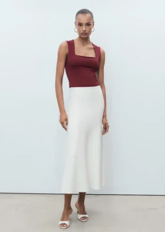 Dopasowany top z szerokimi ramiączkami Dopasowany top z szerokimi ramiączkami