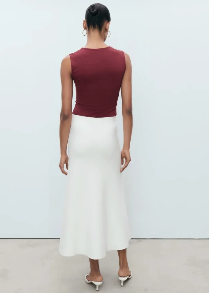 Dopasowany top z szerokimi ramiączkami Dopasowany top z szerokimi ramiączkami