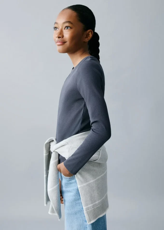 Długa koszulka z prążkowanej dzianiny Długa koszulka z prążkowanej dzianiny