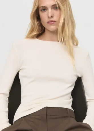 Długa koszulka z prążkowanej dzianiny