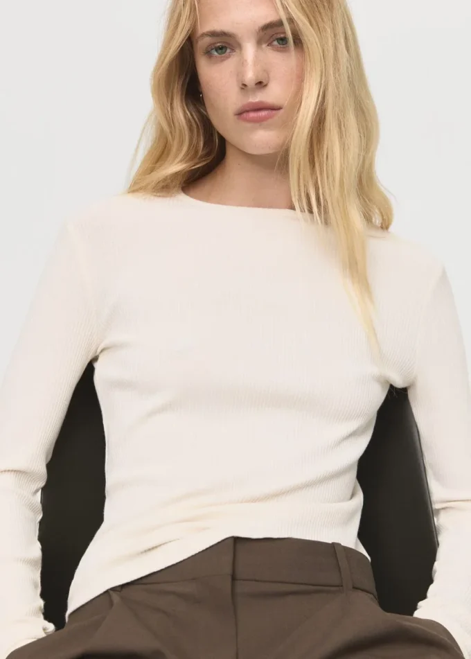 Długa koszulka z prążkowanej dzianiny