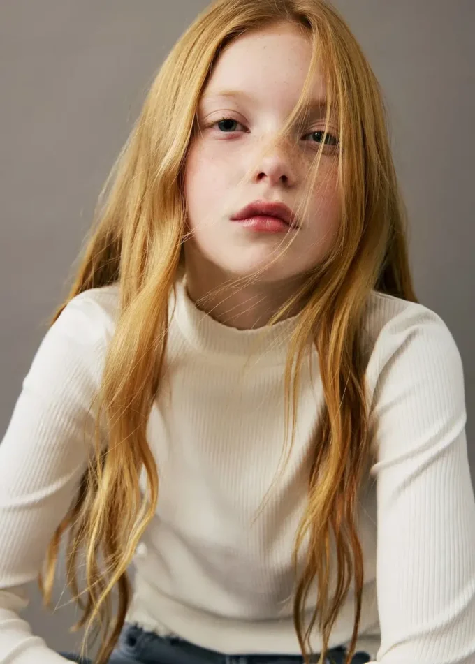 Długa koszulka z prążkowanej dzianiny Długa koszulka z prążkowanej dzianiny