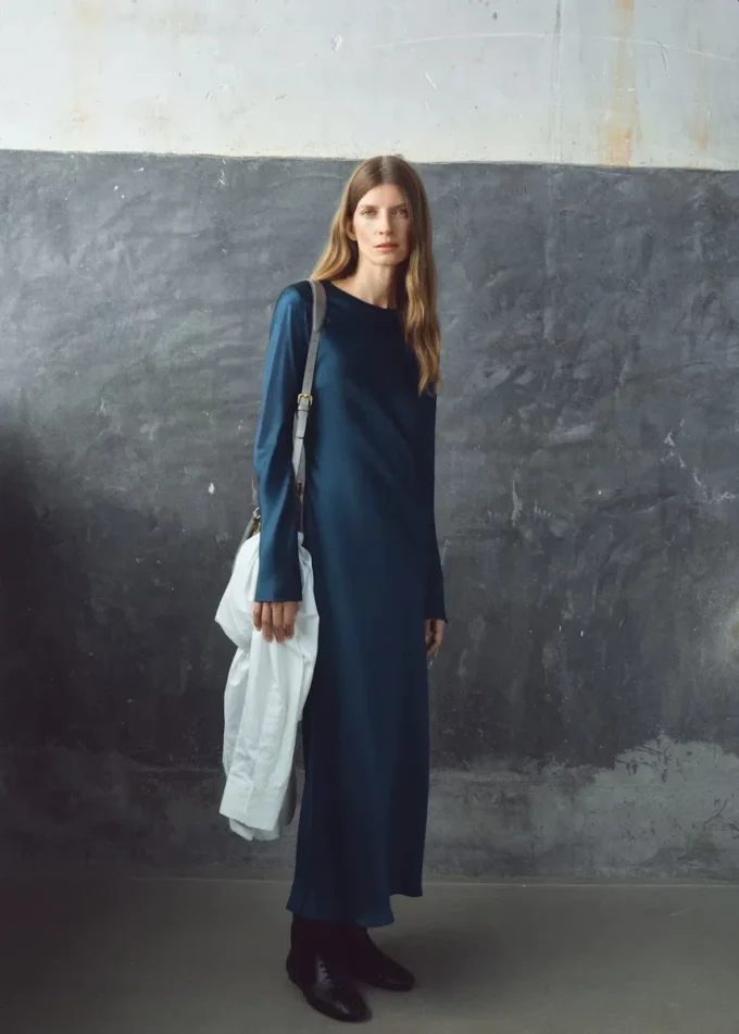 Długa satynowa sukienka Długa satynowa sukienka