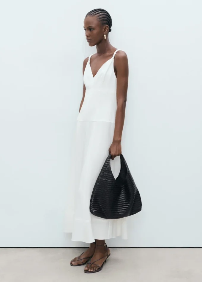 Długa sukienka z dekoltem w szpic Długa sukienka z dekoltem w szpic