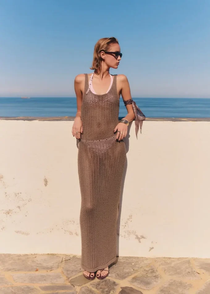 Długa sukienka z dzianiny szydełkowej Długa sukienka z dzianiny szydełkowej