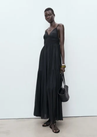 Długa sukienka z koronkowymi detalami