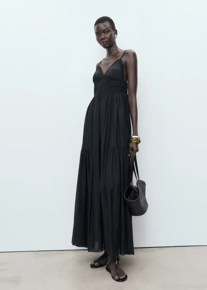 Długa sukienka z koronkowymi detalami Długa sukienka z koronkowymi detalami