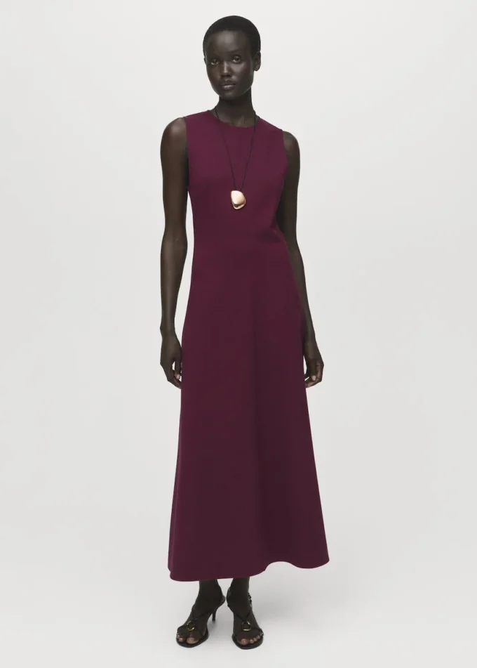 Długa sukienka z rozkloszowanym dołem Długa sukienka z rozkloszowanym dołem