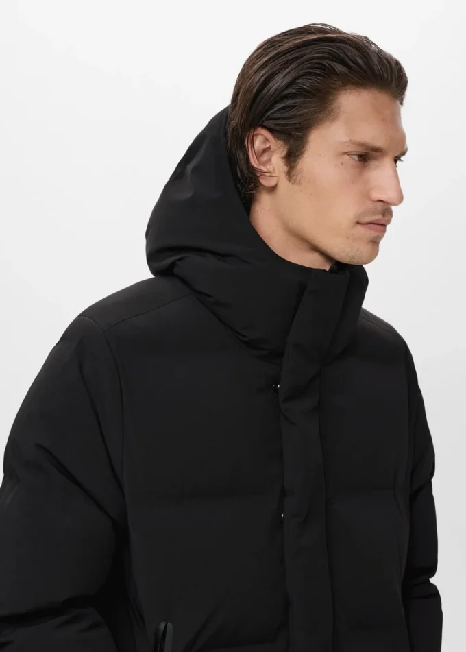 Długa, wodoodporna kurtka z wypełnieniem Thermolite®. Długa, wodoodporna kurtka z wypełnieniem Thermolite®.