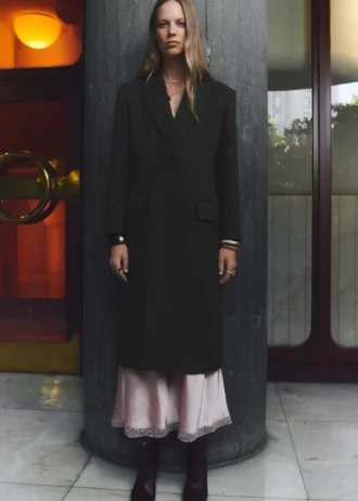 dugi paszcz dwurzdowy 2 330x462 - Długi płaszcz dwurzędowy