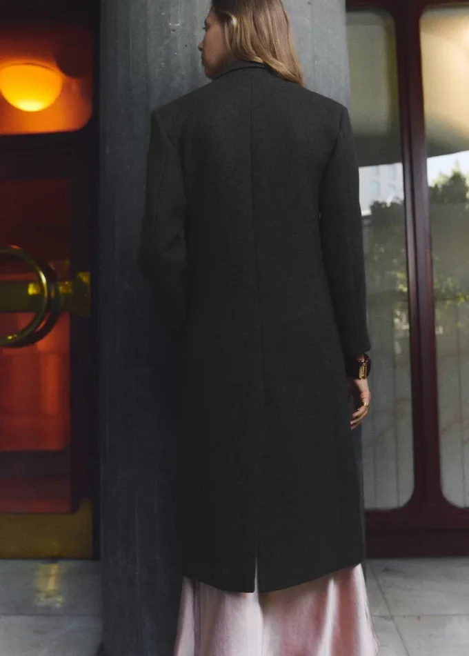 Długi płaszcz dwurzędowy