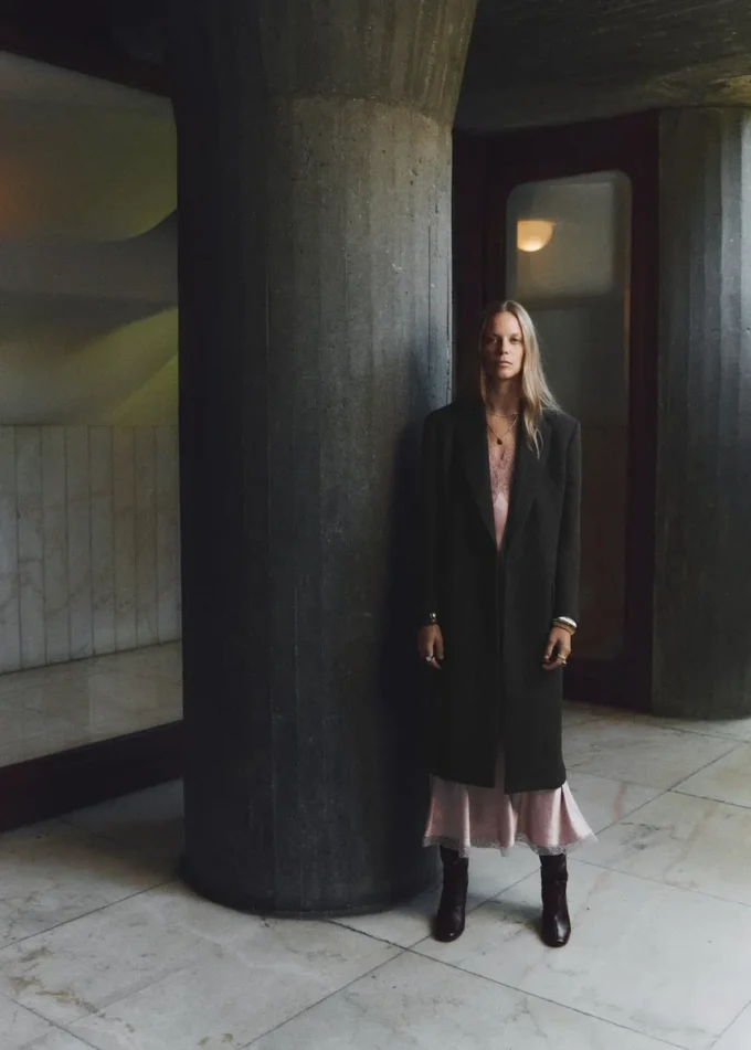 Długi płaszcz dwurzędowy