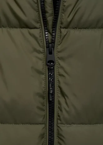 Długi płaszcz z wyściełaną podszewką