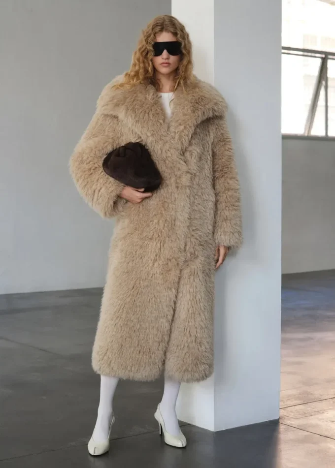 Długi płaszcz ze sztucznego futra Długi płaszcz ze sztucznego futra