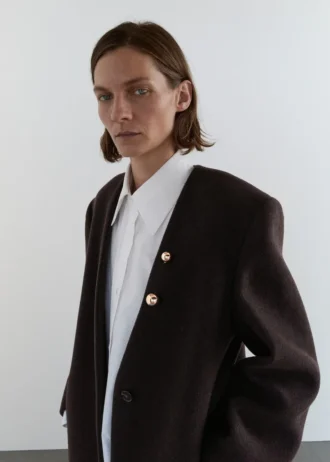 Długi wełniany płaszcz