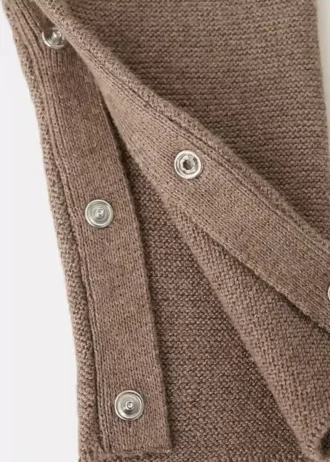 Długie dzianinowe ogrodniczki