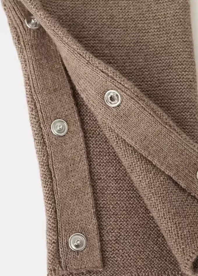 Długie dzianinowe ogrodniczki