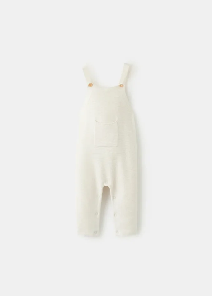 Długie dzianinowe ogrodniczki