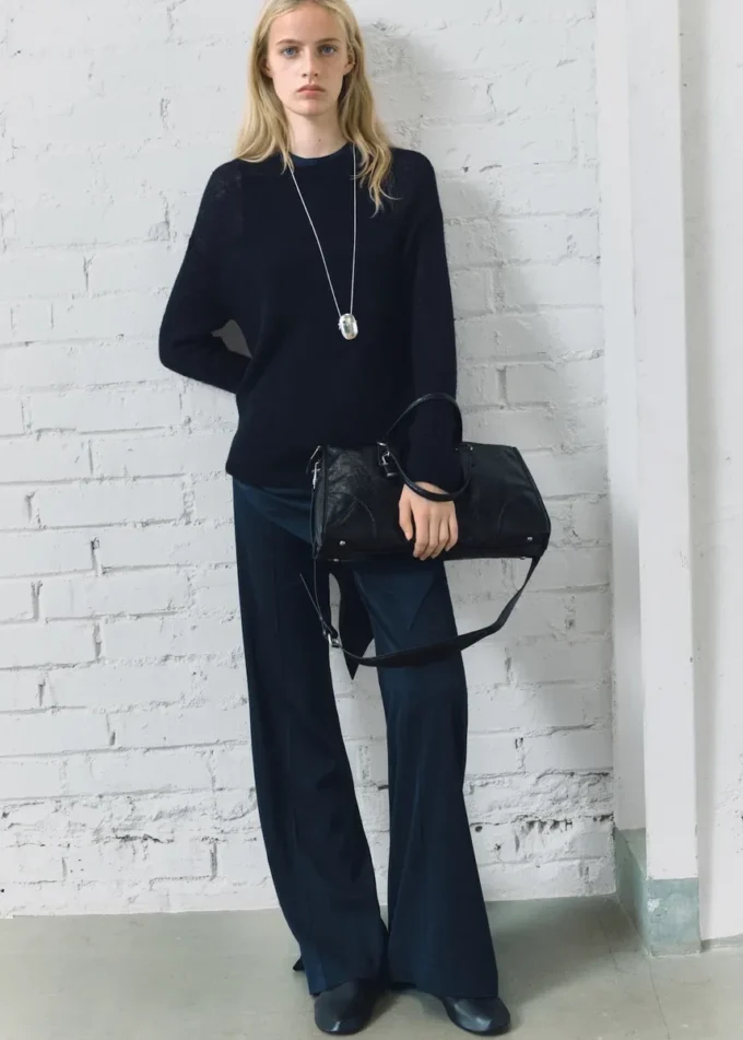 Długie spodnie z rozkloszowanymi nogawkami Długie spodnie z rozkloszowanymi nogawkami