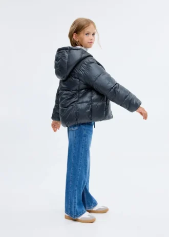 Dwukolorowa kurtka z kapturem