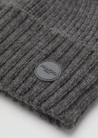 Dzianinowa czapka z podwiniętym brzegiem