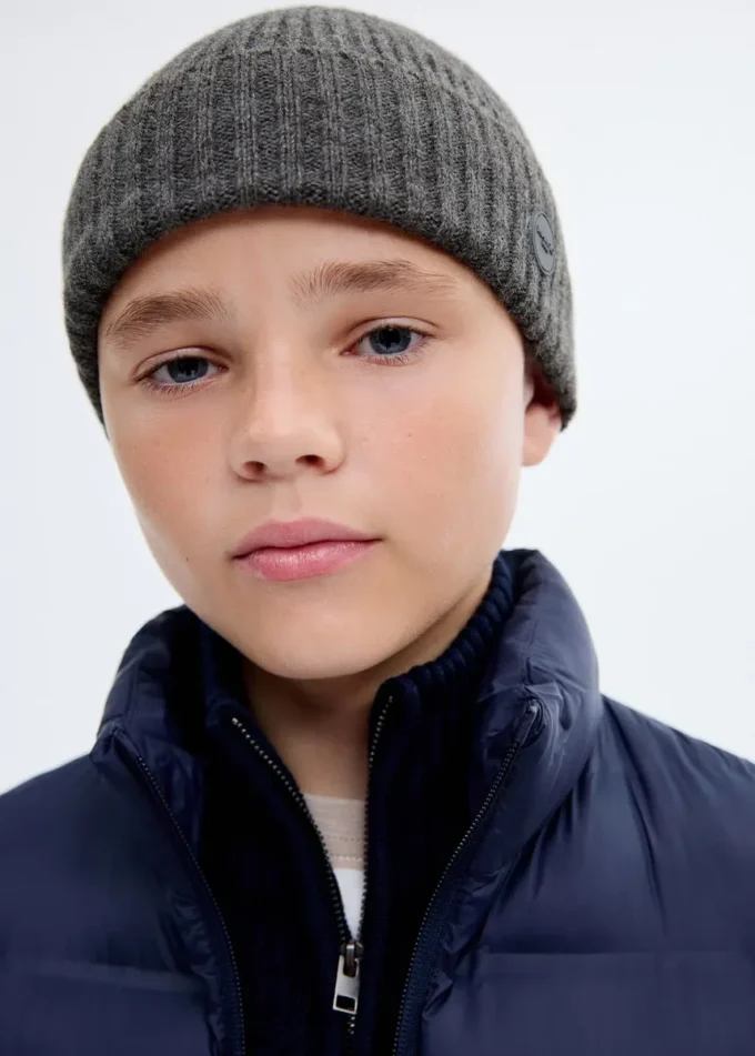 Dzianinowa czapka z podwiniętym brzegiem Dzianinowa czapka z podwiniętym brzegiem