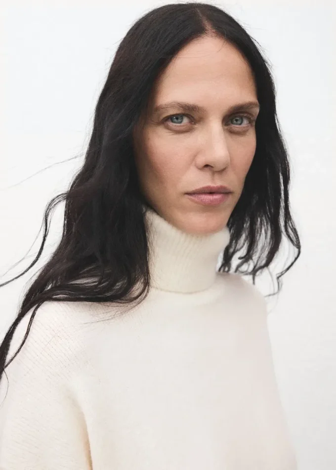 Dzianinowa sukienka z golfem Dzianinowa sukienka z golfem