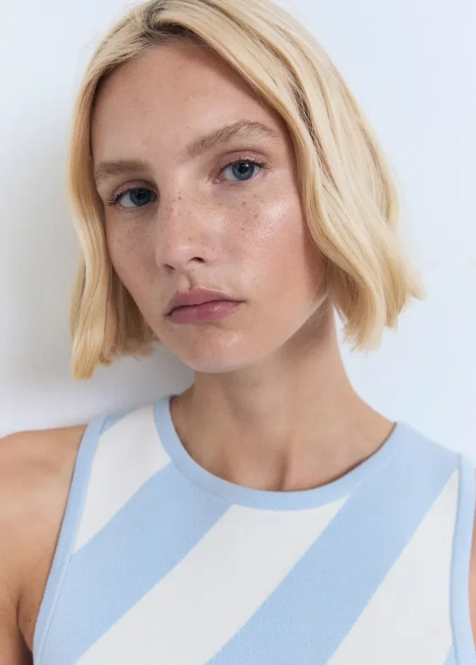 Dzianinowa sukienka z ramiączkami Dzianinowa sukienka z ramiączkami