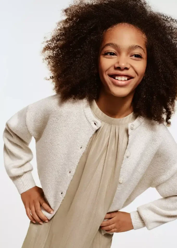 Dzianinowy kardigan z błyszczącymi detalami Dzianinowy kardigan z błyszczącymi detalami