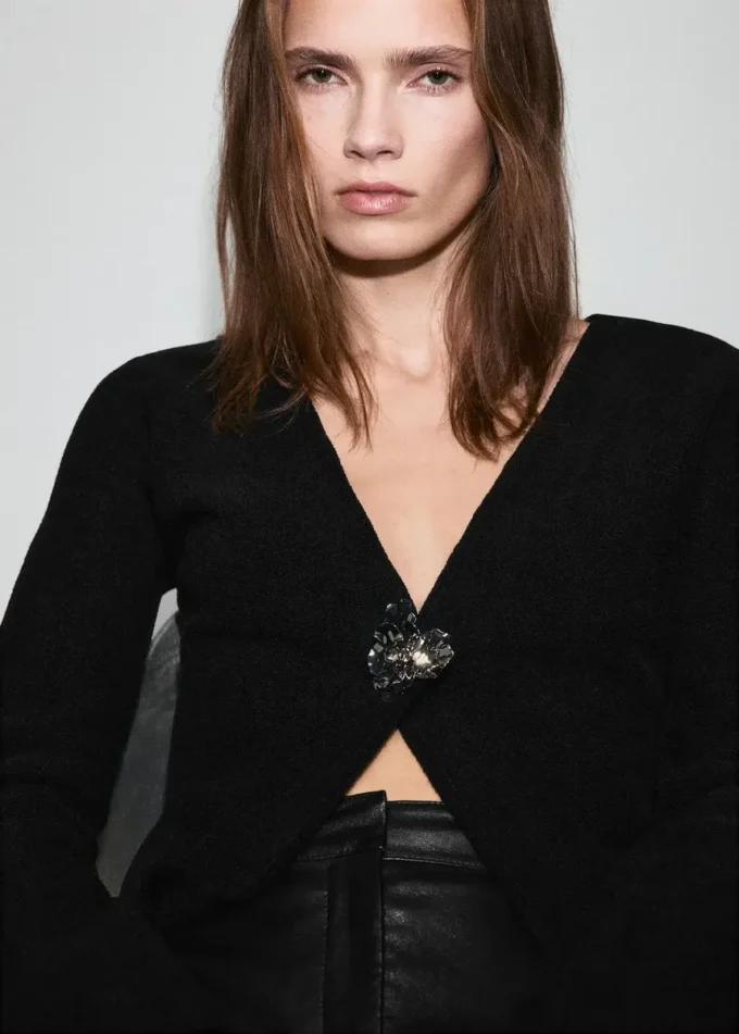 Dzianinowy kardigan z ozdobnymi guzikami Dzianinowy kardigan z ozdobnymi guzikami