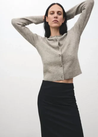 Dzianinowy kardigan zapinany na guziki