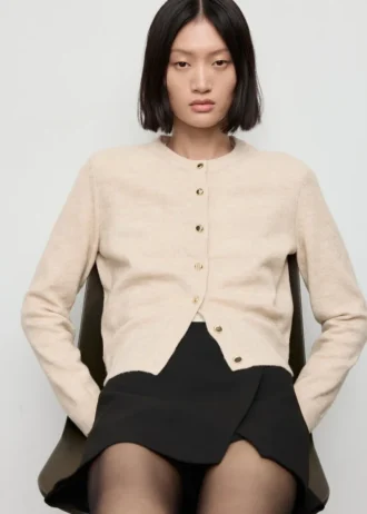 Dzianinowy kardigan zapinany na guziki Dzianinowy kardigan zapinany na guziki