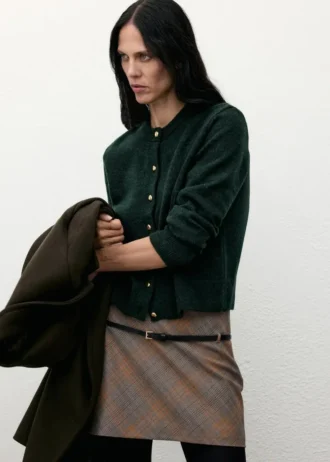 Dzianinowy kardigan zapinany na guziki