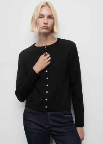 Dzianinowy kardigan zapinany na guziki