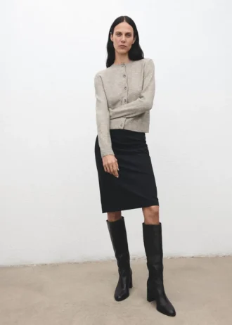 Dzianinowy kardigan zapinany na guziki