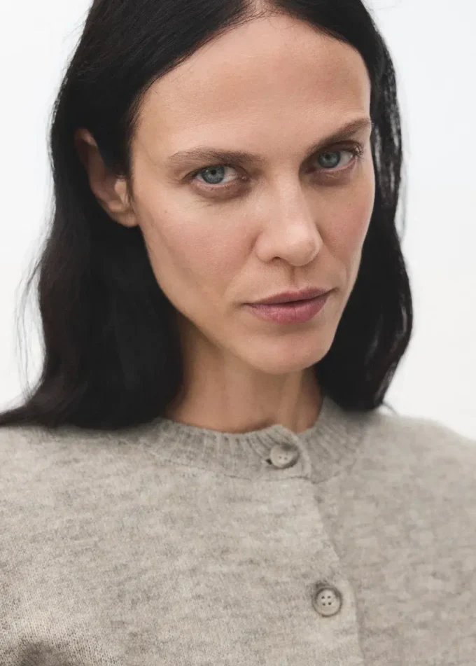 Dzianinowy kardigan zapinany na guziki Dzianinowy kardigan zapinany na guziki