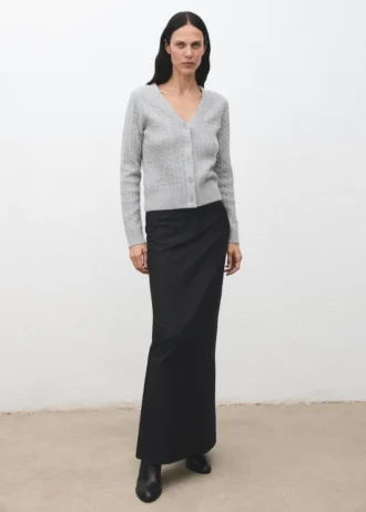 Dzianinowy sweter z plecionką Dzianinowy sweter z plecionką