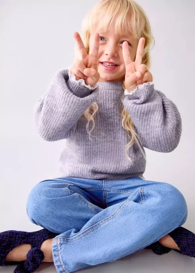 Dzianinowy sweter z prążkowanym wykończeniem Dzianinowy sweter z prążkowanym wykończeniem