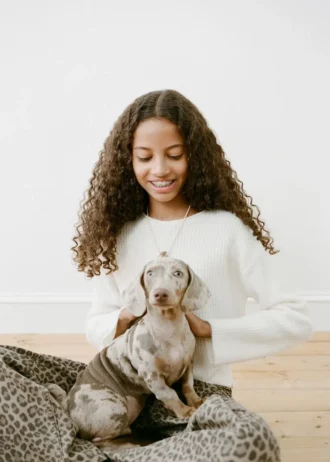 Dzianinowy sweter z prążkowanym wykończeniem