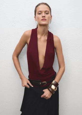 Dzianinowy top z dekoltem w szpic