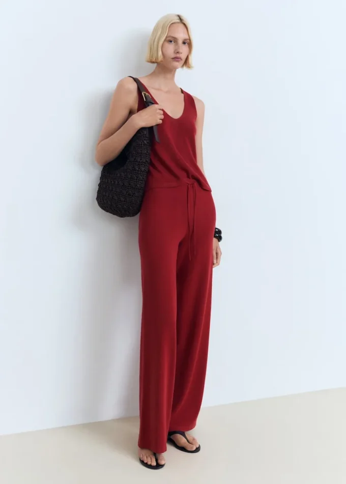 Dzianinowy top z dekoltem w szpic Dzianinowy top z dekoltem w szpic